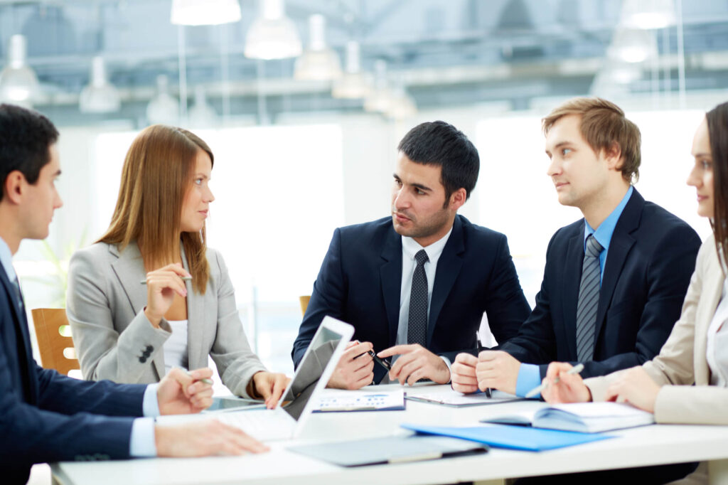 it consultants in florida talking in an office